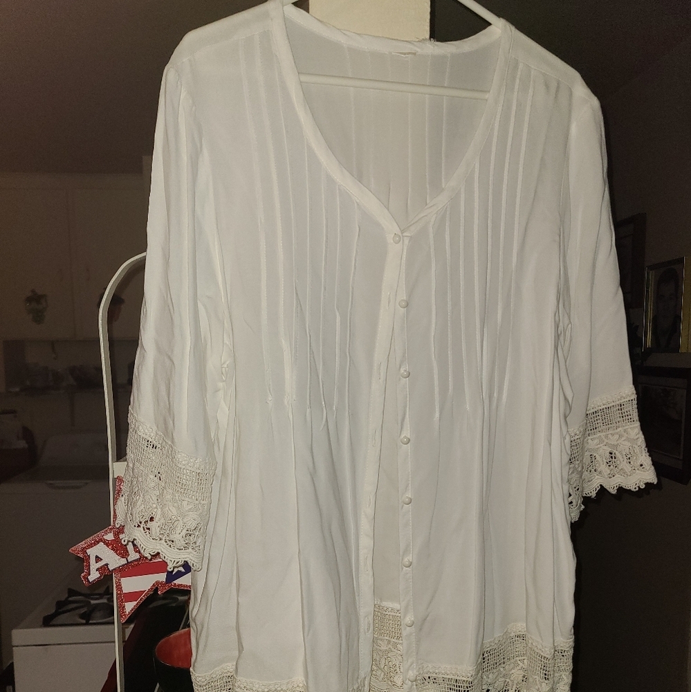 BLAIR White button up loose fitting top